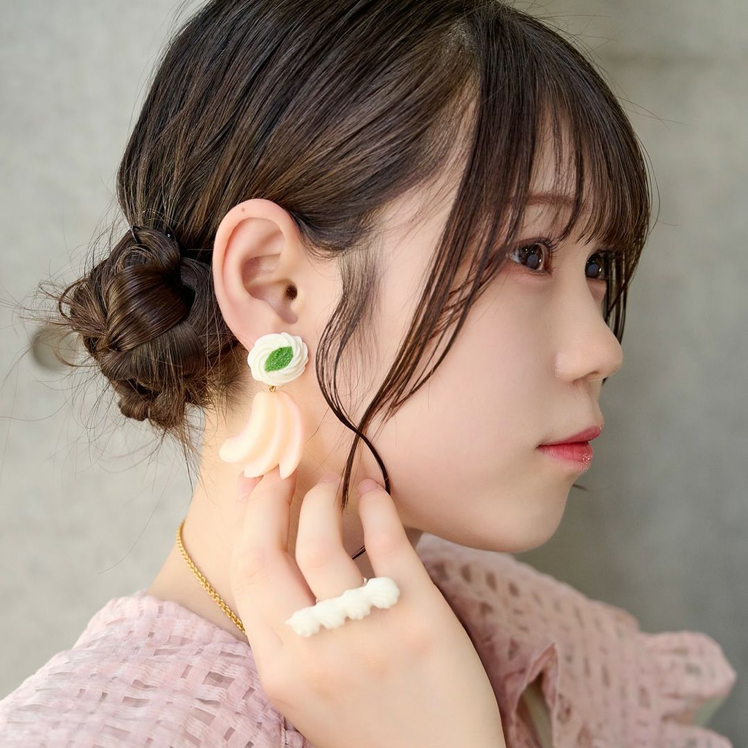 【ほぅ】ピーチカルセドニーの桃彫刻イヤリング ピーチ ホイップ イヤリング（ペア） | Q-pot. ONLINE SHOP