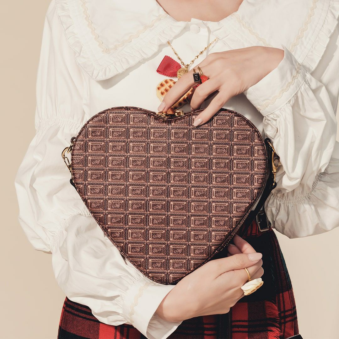 美品 おしゃれレスポートサック ポーチ付 チョコ ハート ショルダーバッグ茶 赤 美品 おしゃれレスポートサック ポーチ付 チョコ ハート ショルダー