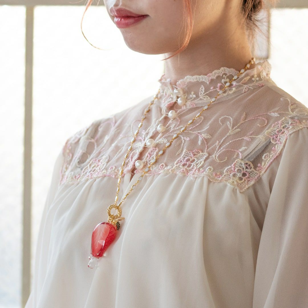 ハチ ミーツ イチゴ ネックレス | Q-pot. ONLINE SHOP