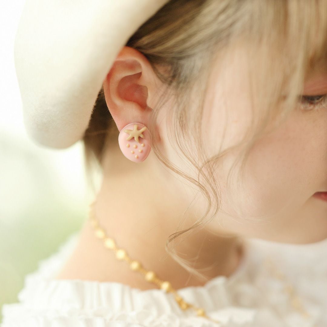 ザ・ストロベリーマカロン イヤリング (Pink) | Q-pot. ONLINE SHOP