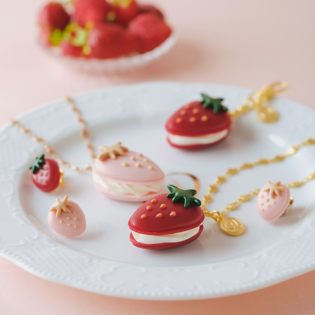 マカロン×strawberry♡ピアス　1830 ザ・ストロベリーマカロン イヤリング (Pink) | Q-pot. ONLINE SHOP