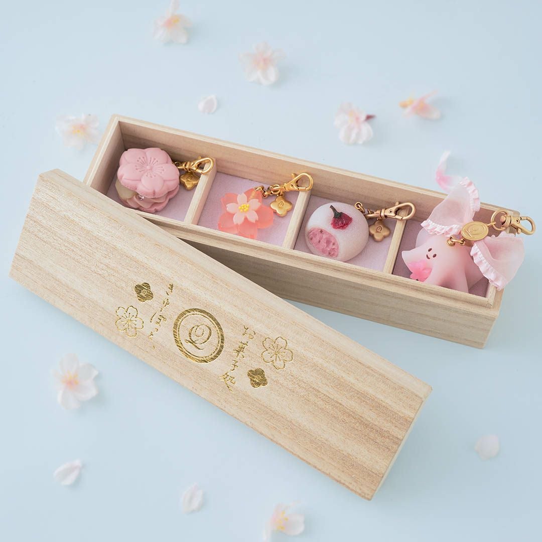 サクラ おばケーキ バッグチャーム | Q-pot. ONLINE SHOP
