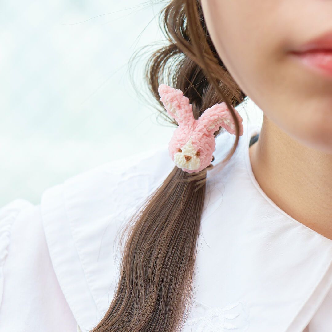 ストロベリーミルクなうさぎ クッキーのカオ ヘアゴム | Q-pot. ONLINE