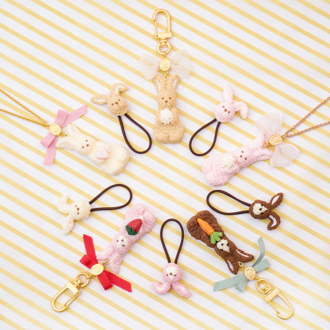 ストロベリーミルクなうさぎ クッキーのカオ ヘアゴム | Q-pot. ONLINE