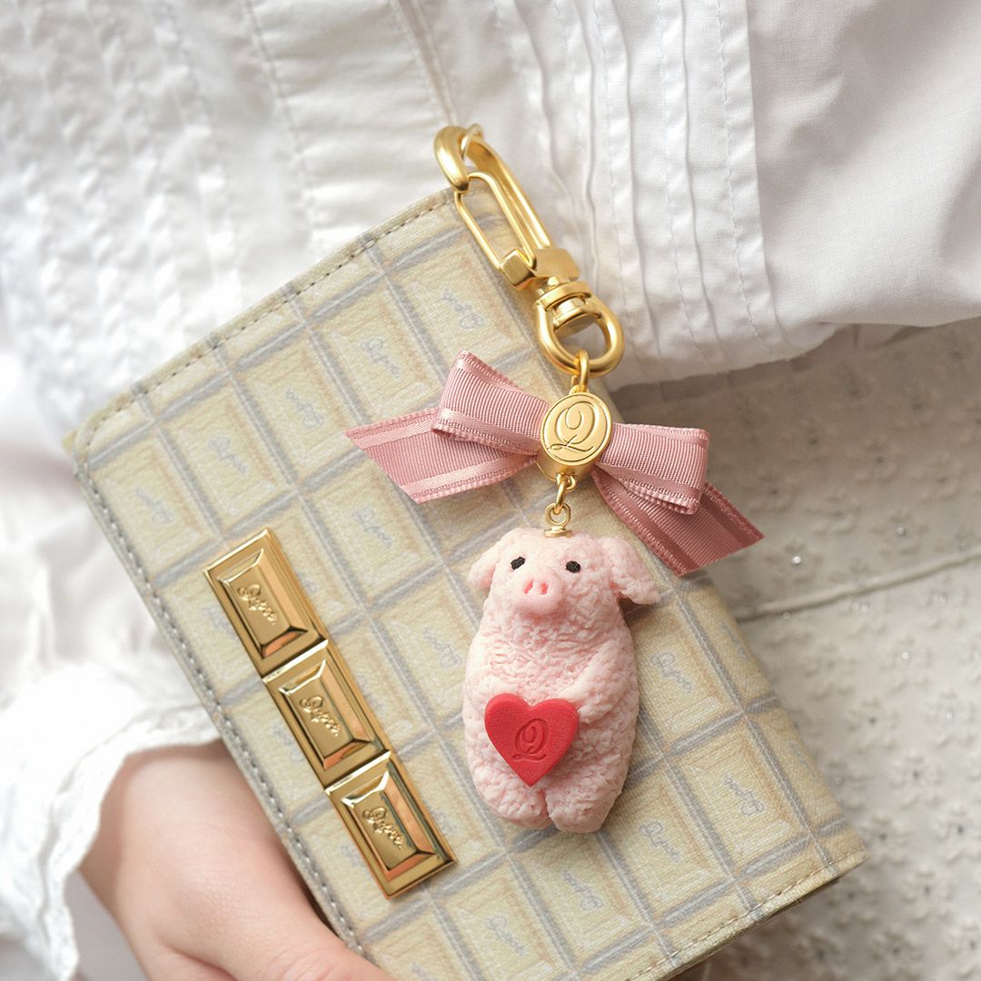 Q-potのキーホルダー Q-pot. Japan Limited Biscuit Wood Key Holder Bag Charm With Pink