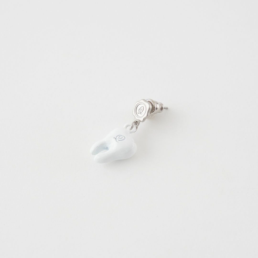 白い歯ピアス | Q-pot. ONLINE SHOP