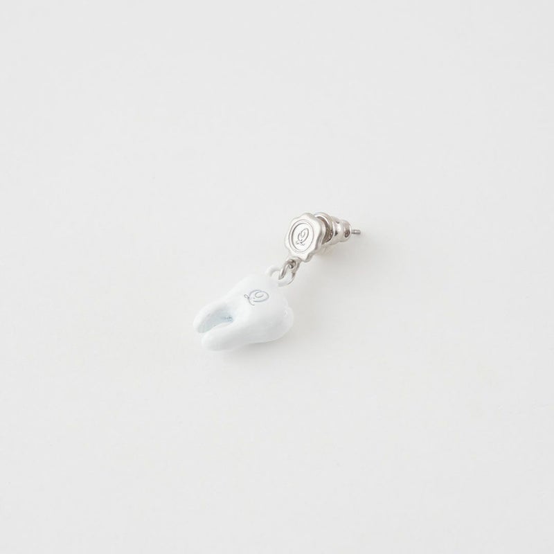 白い歯ピアス | Q-pot. ONLINE SHOP
