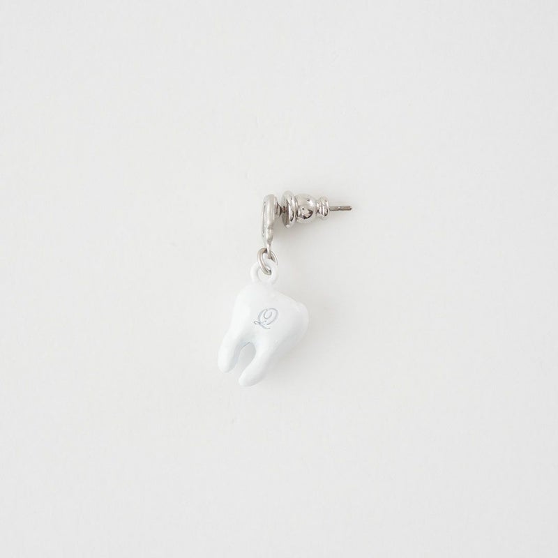 白い歯ピアス | Q-pot. ONLINE SHOP