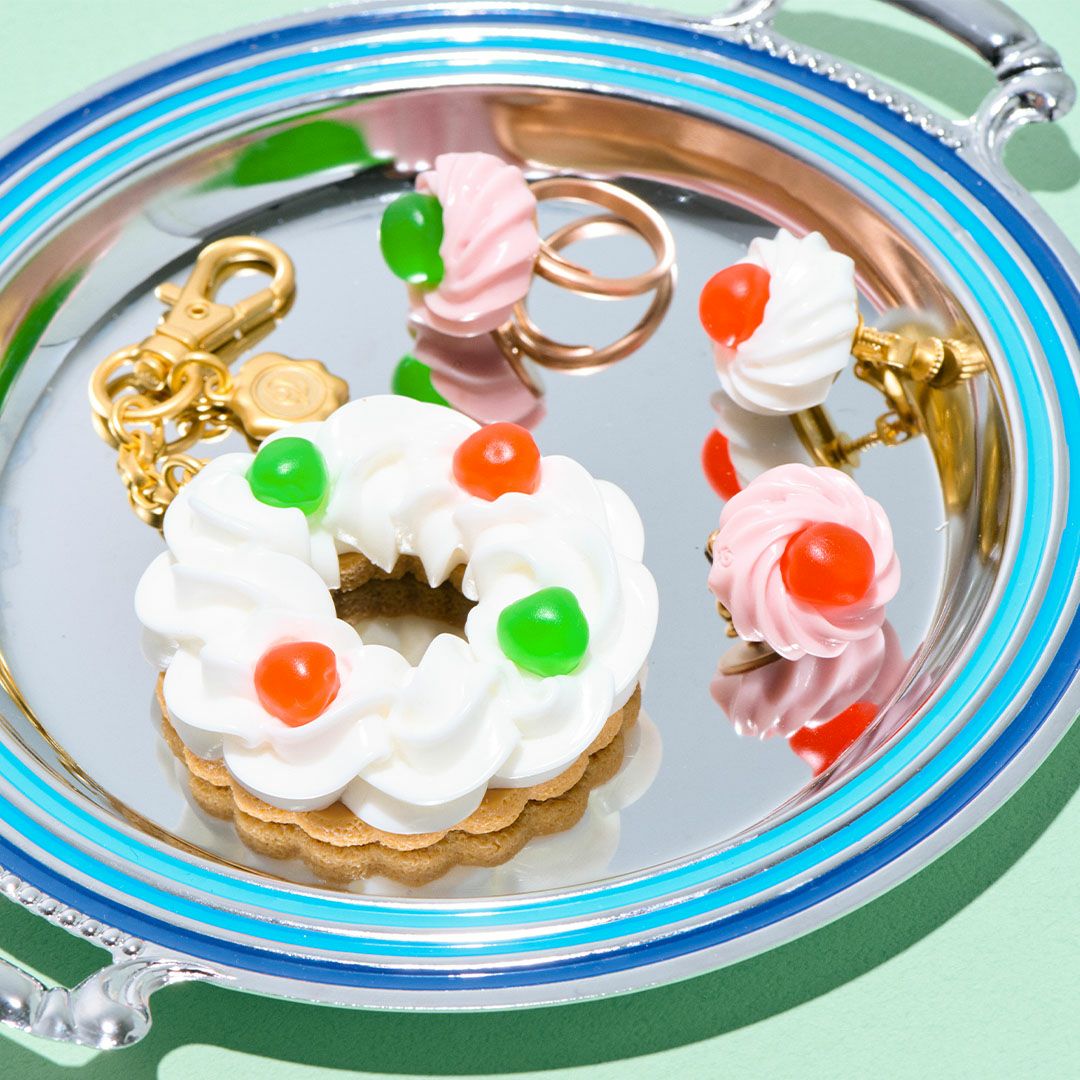 Uggoly’s ユッゴリーズ様　ペンギンチーズケーキ バッグチャーム ドレンチェリーケーキ バッグチャーム(ミルク) | Q-pot. ONLINE SHOP