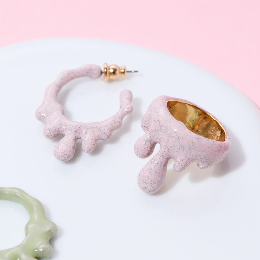 ストロベリーマーブルチョコ風♡ピアス　2080 メルティーメルト フープピアス(ストロベリーチョコレート) | Q-pot
