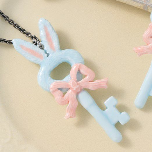 ふしぎなうさぎの鍵 バッグチャーム | Q-pot. ONLINE SHOP