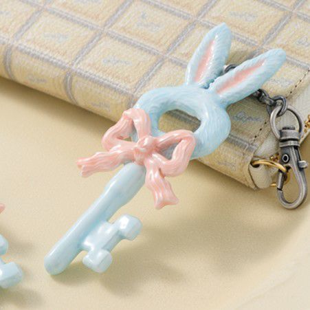 ふしぎなうさぎの鍵 バッグチャーム | Q-pot. ONLINE SHOP