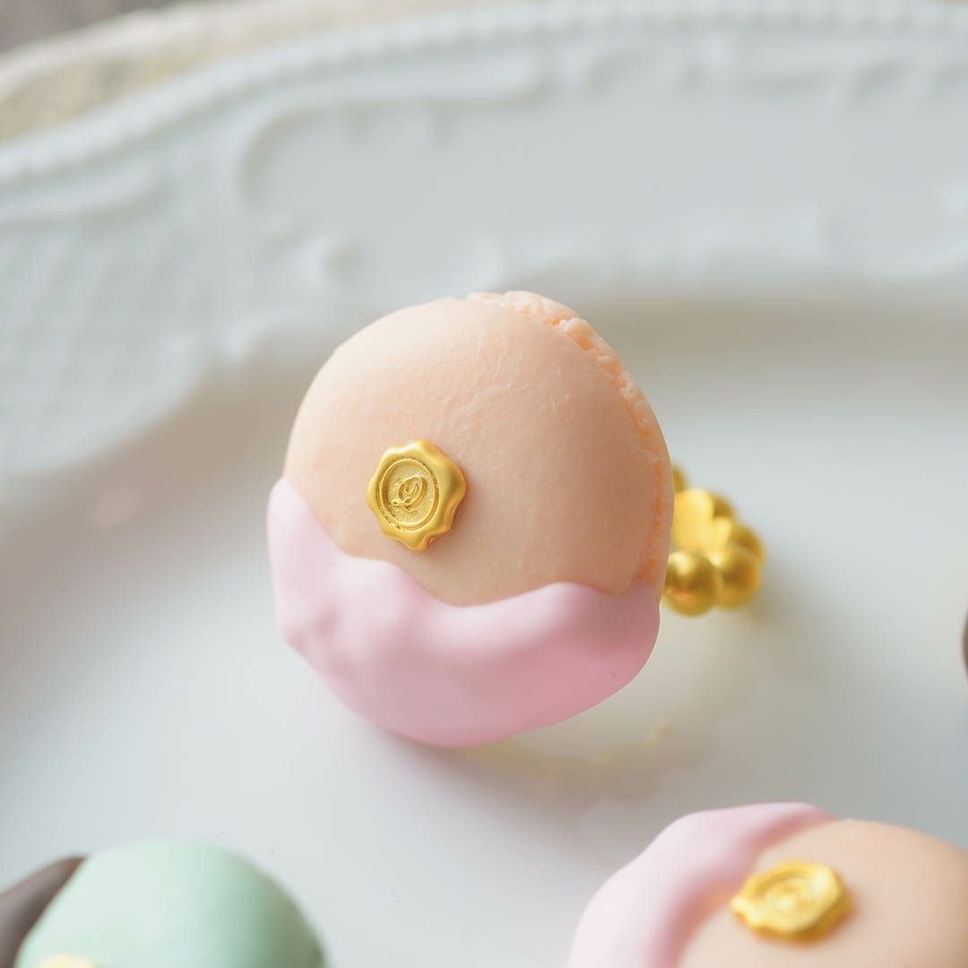 CHIEKO マカロン t グレー リング 残り1点】チョコレートディップマカロン リング(ストロベリー) | Q-pot