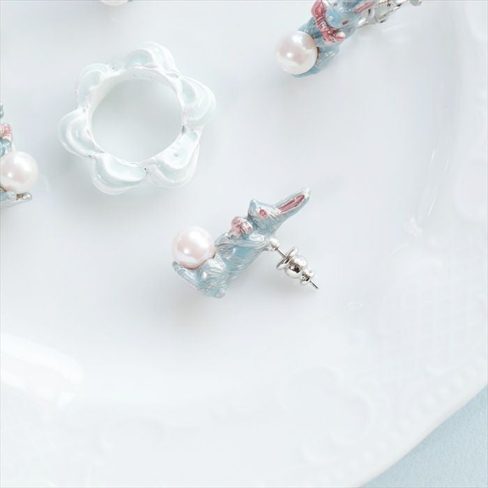 ふしぎなうさぎ ピアス | Q-pot. ONLINE SHOP