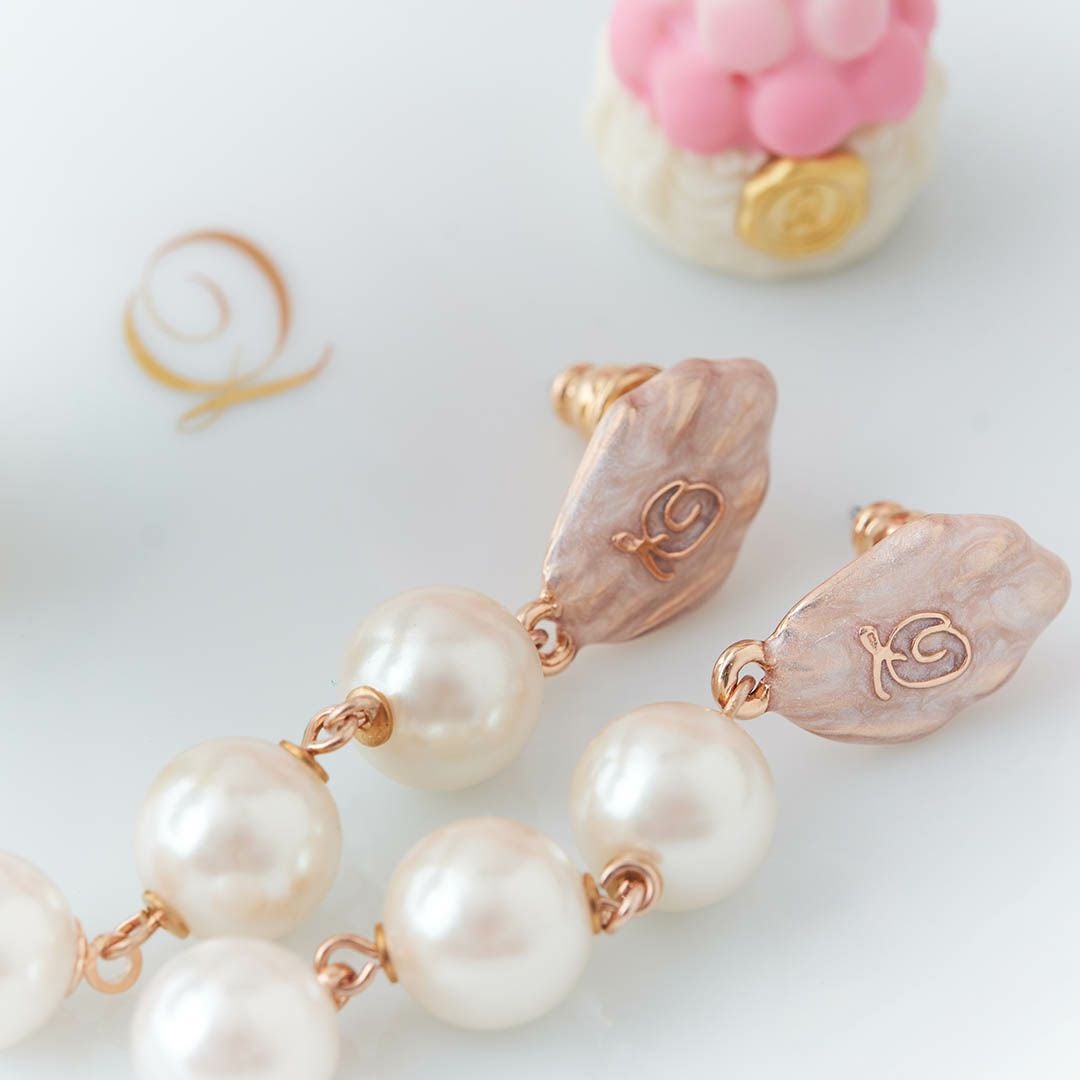 マドレーヌシェル ピアス | Q-pot. ONLINE SHOP