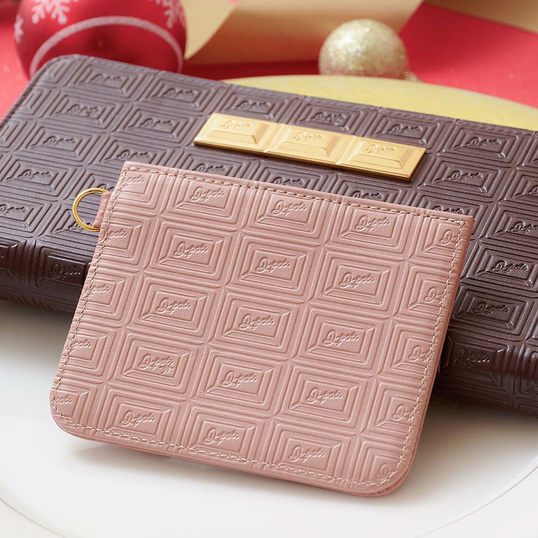 ストロベリーチョコレートバー パスケース | Q-pot. ONLINE SHOP