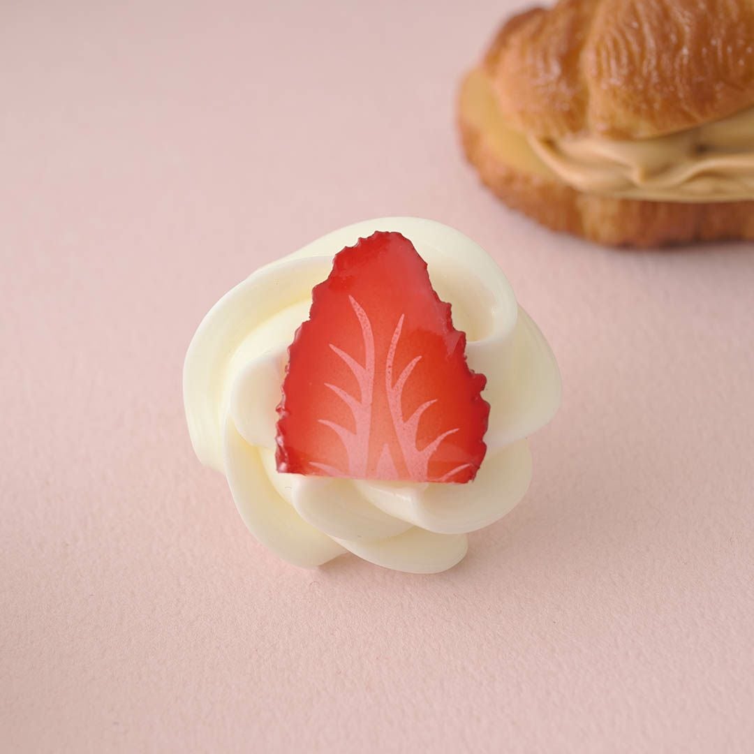 ホイップクリーム＆ストロベリー ブローチ | Q-pot. ONLINE SHOP
