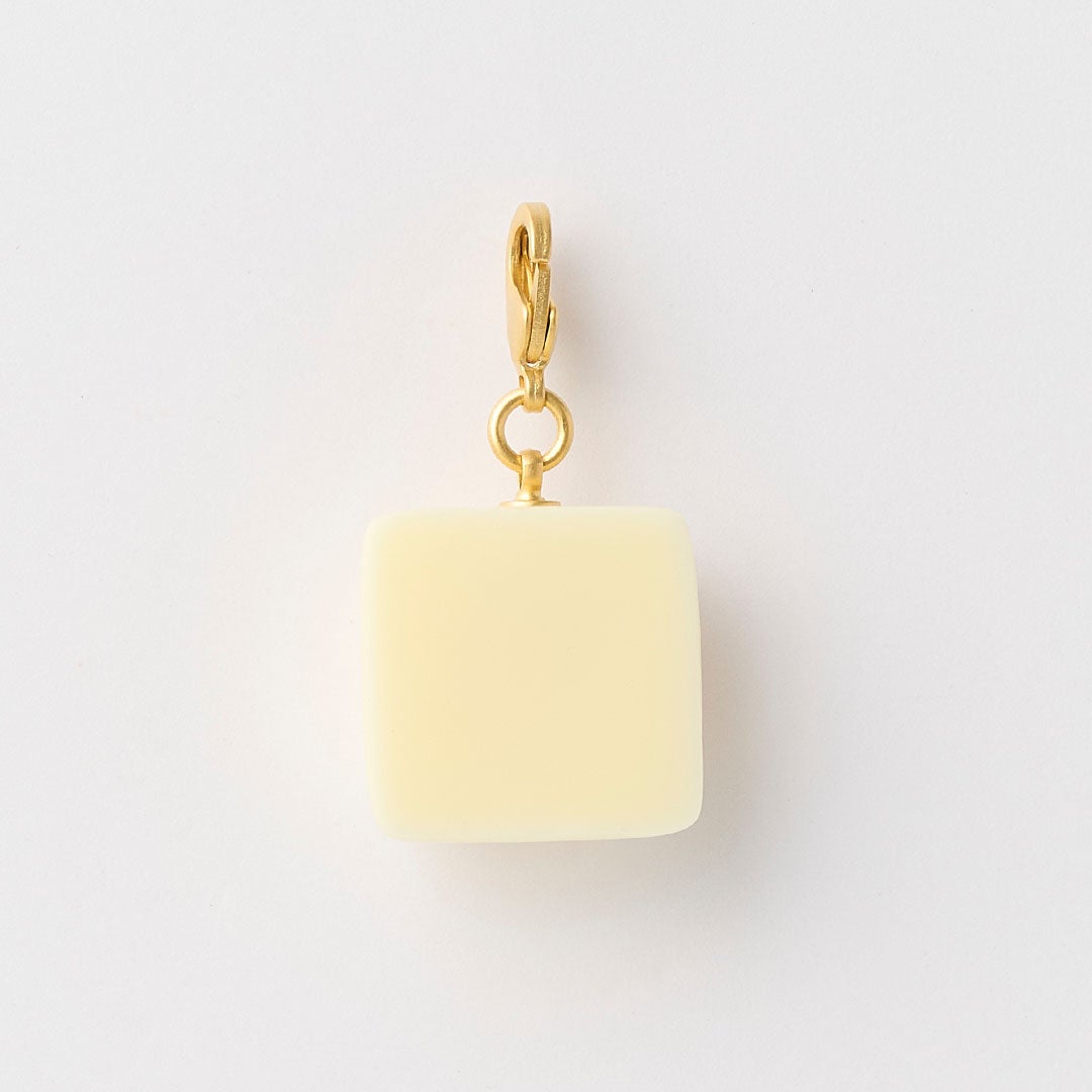 ホワイト ショコラ イニシャル チャーム/N | Q-pot. ONLINE SHOP