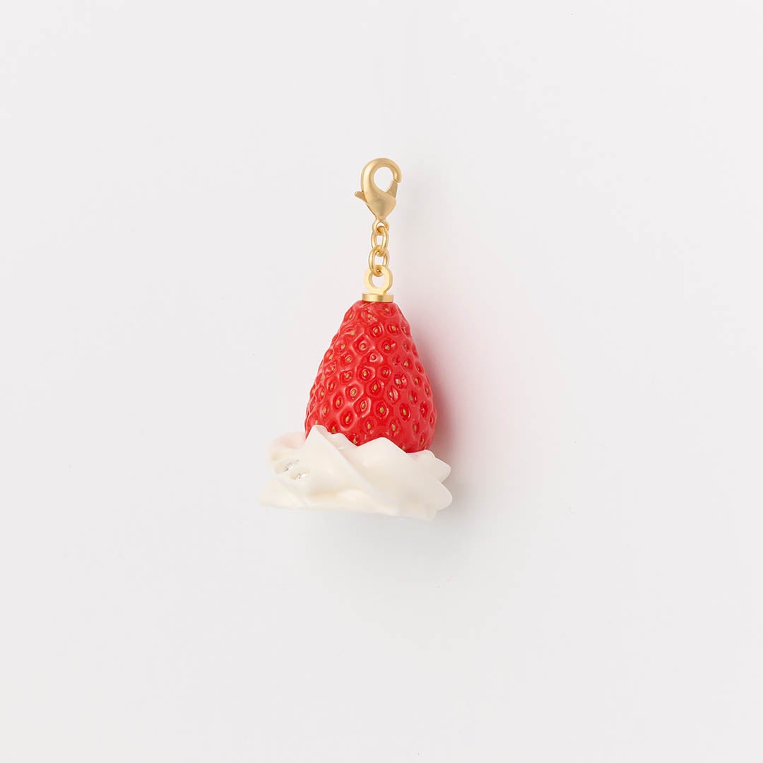 フレッシュストロベリー チャーム（ホワイト） | Q-pot. ONLINE SHOP