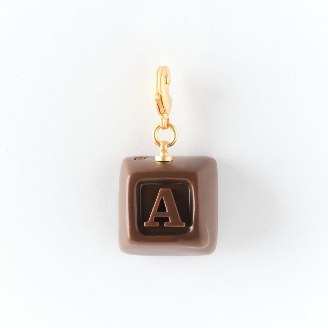 ミルク ショコラ イニシャル チャーム/A | Q-pot. ONLINE SHOP